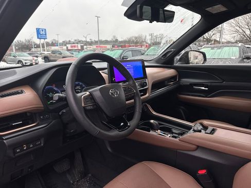 Used 2024 Toyota Grand Highlander AWD Hybrid image 17