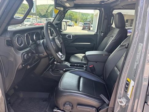 Used 2023 Jeep Wrangler Unlimited Sahara w/ Cold Weather Group AWD/4WD image 9
