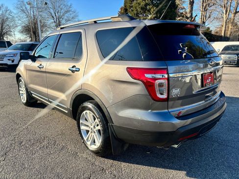 Used 2014 Ford Explorer XLT w/ Equipment Group 202A image 3