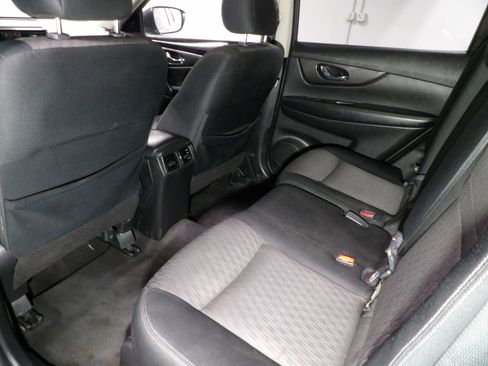 Used 2017 Nissan Rogue SV image 10