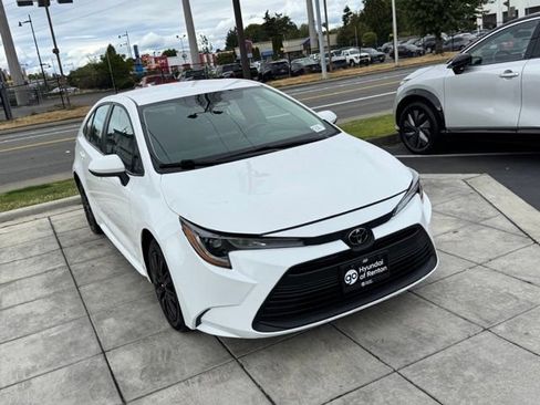 Used 2024 Toyota Corolla LE FWD image 7