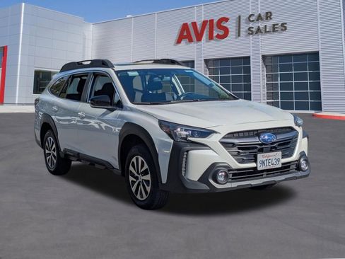 Used 2025 Subaru Outback Premium image 3