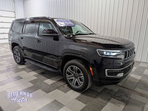 Used 2025 Jeep Wagoneer 4WD image 5