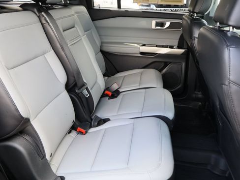 Used 2021 Ford Explorer XLT w/ Equipment Group 202A AWD/4WD image 29