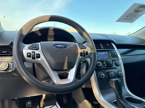 Used 2012 Ford Edge SE image 18