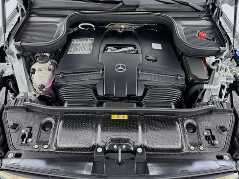 New 2026 Mercedes-Benz GLS 580 4MATIC image 11