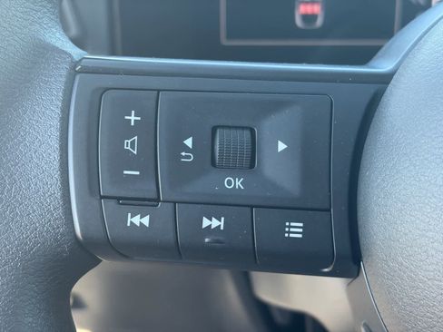 Certified 2025 Nissan Kicks SV image 19