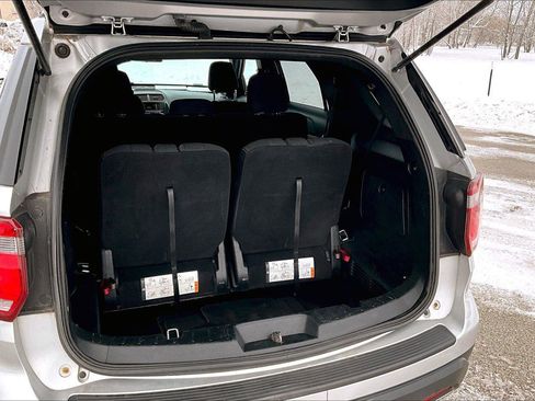 Used 2019 Ford Explorer XLT image 19