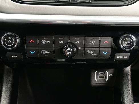 Used 2023 Jeep Compass Limited w/ Sun and Sound Group AWD/4WD image 24