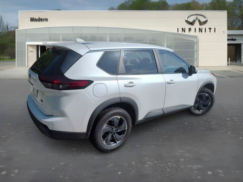 Used 2024 Nissan Rogue SV FWD image 4