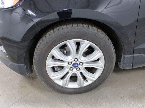 Used 2021 Ford Edge Titanium image 14