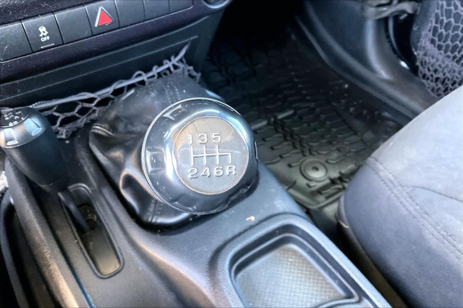 Used 2015 Jeep Wrangler Unlimited Sport AWD/4WD image 29