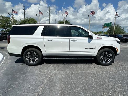Used 2025 Chevrolet Suburban Z71 AWD/4WD image 4