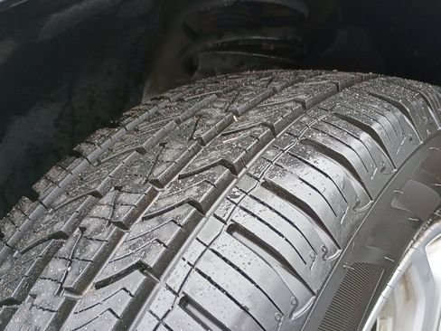 Used 2016 Ford Edge Titanium w/ Equipment Group 301A AWD/4WD image 9