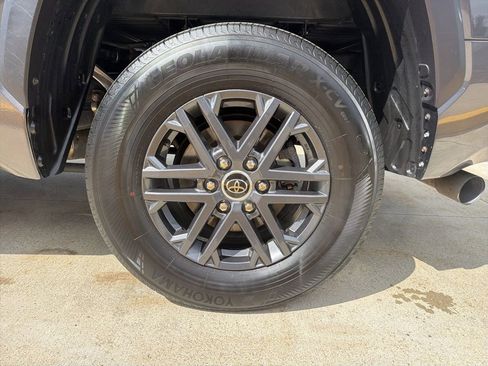Used 2024 Toyota Tundra SR5 w/ SR5 Convenience Package AWD/4WD image 8