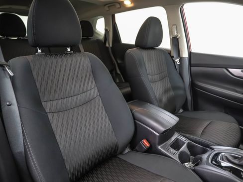 Used 2020 Nissan Rogue SV w/ Sun & Sound Touring Package image 31