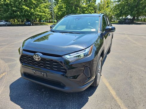Used 2025 Toyota RAV4 XLE AWD/4WD image 2