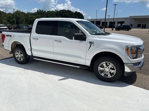 Used 2022 Ford F150 XLT w/ Equipment Group 302A High AWD/4WD image 3