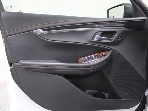 Used 2014 Chevrolet Impala LT w/ Convenience Package image 19