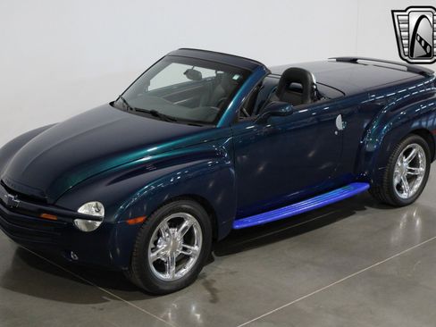 Used 2005 Chevrolet SSR w/ Preferred Equipment Group image 21