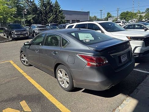 Used 2015 Nissan Altima 2.5 SL w/ Technology Package FWD image 4