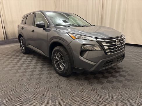 Used 2024 Nissan Rogue S image 3