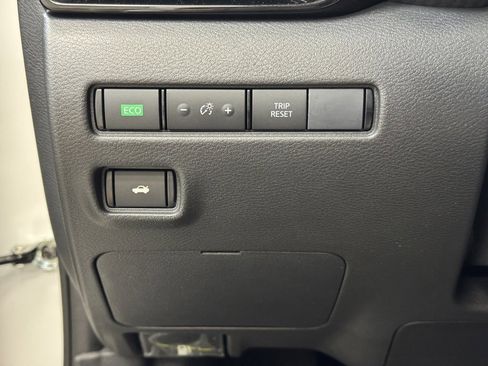 Used 2024 Nissan Sentra SR w/ SR Premium Package image 27