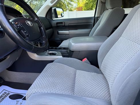 Used 2010 Toyota Tundra 4x4 CrewMax image 14