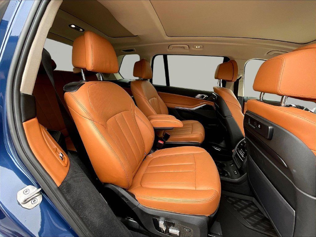 Used 2021 BMW X7 xDrive40i w/ Premium Package AWD/4WD image 28