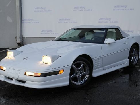 Used 1992 Chevrolet Corvette Convertible image 2