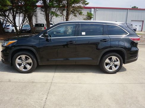 Used 2015 Toyota Highlander Limited w/ Driver Technology Package FWD image 21