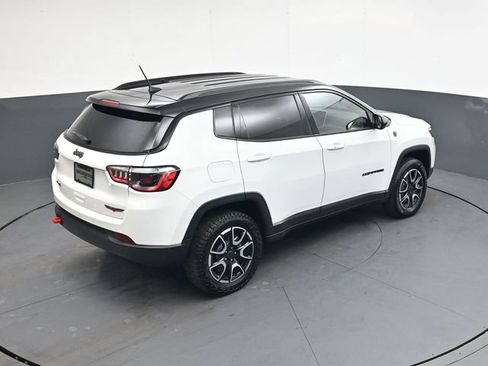 Used 2025 Jeep Compass Trailhawk AWD/4WD image 24