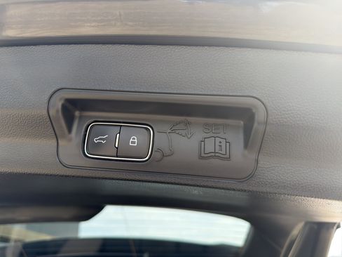 Used 2023 Ford Explorer XLT RWD image 25