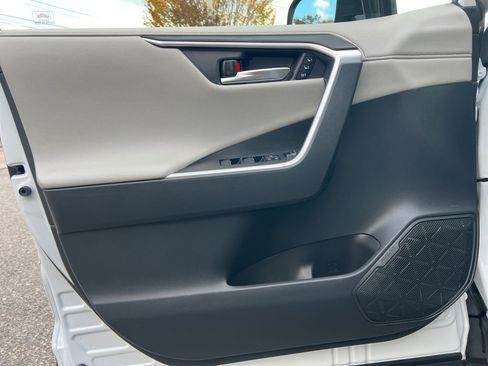 Used 2023 Toyota RAV4 Limited image 11