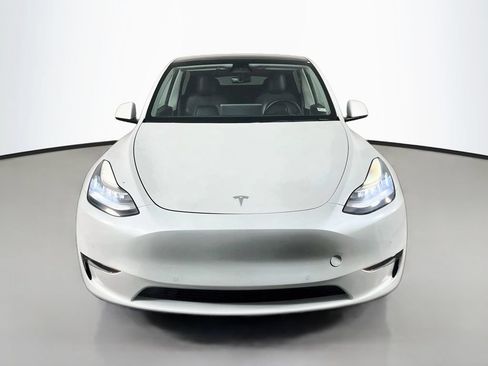 Used 2022 Tesla Model Y Long Range AWD/4WD image 2