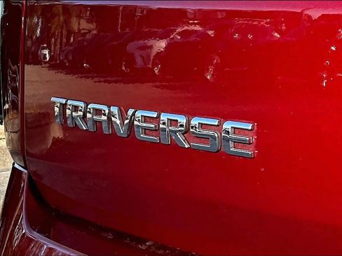 Used 2023 Chevrolet Traverse Premier image 11