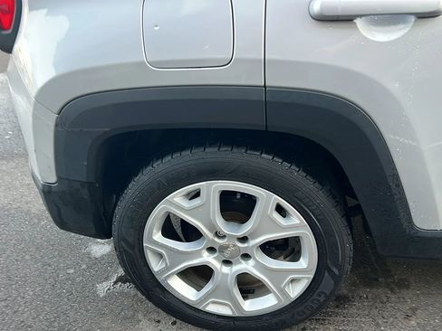 Used 2015 Jeep Renegade Limited image 16