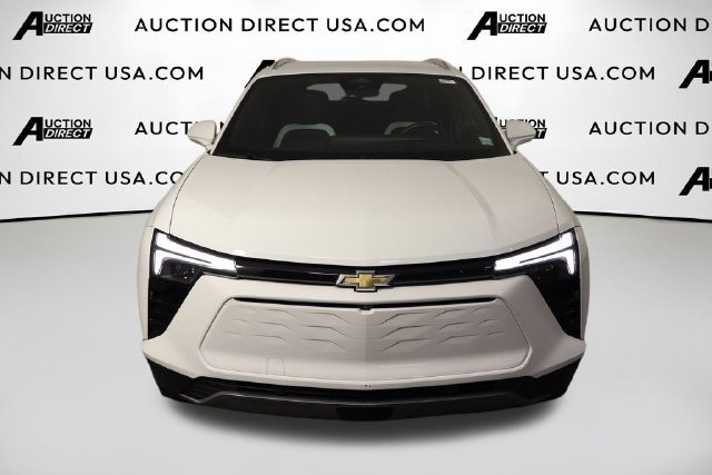 Used 2024 Chevrolet Blazer EV LT AWD/4WD image 2