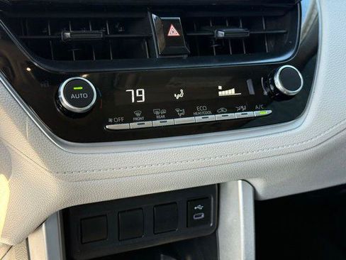 Used 2025 Toyota Corolla Cross LE FWD image 9
