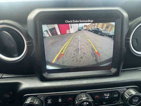 Used 2018 Jeep Wrangler Unlimited Sahara w/ Dual Top Group AWD/4WD image 26