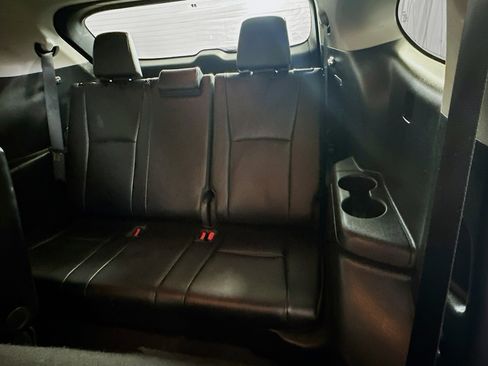Used 2023 Toyota Highlander XLE FWD image 31