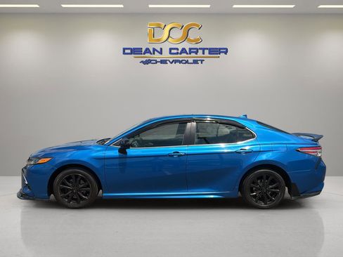 Used 2019 Toyota Camry SE FWD image 2