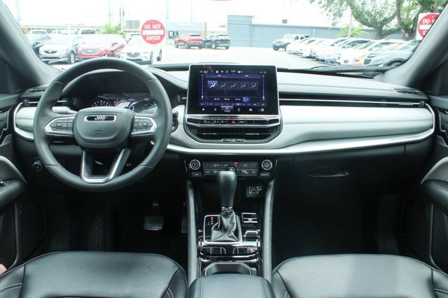 Used 2025 Jeep Compass Limited AWD/4WD image 16