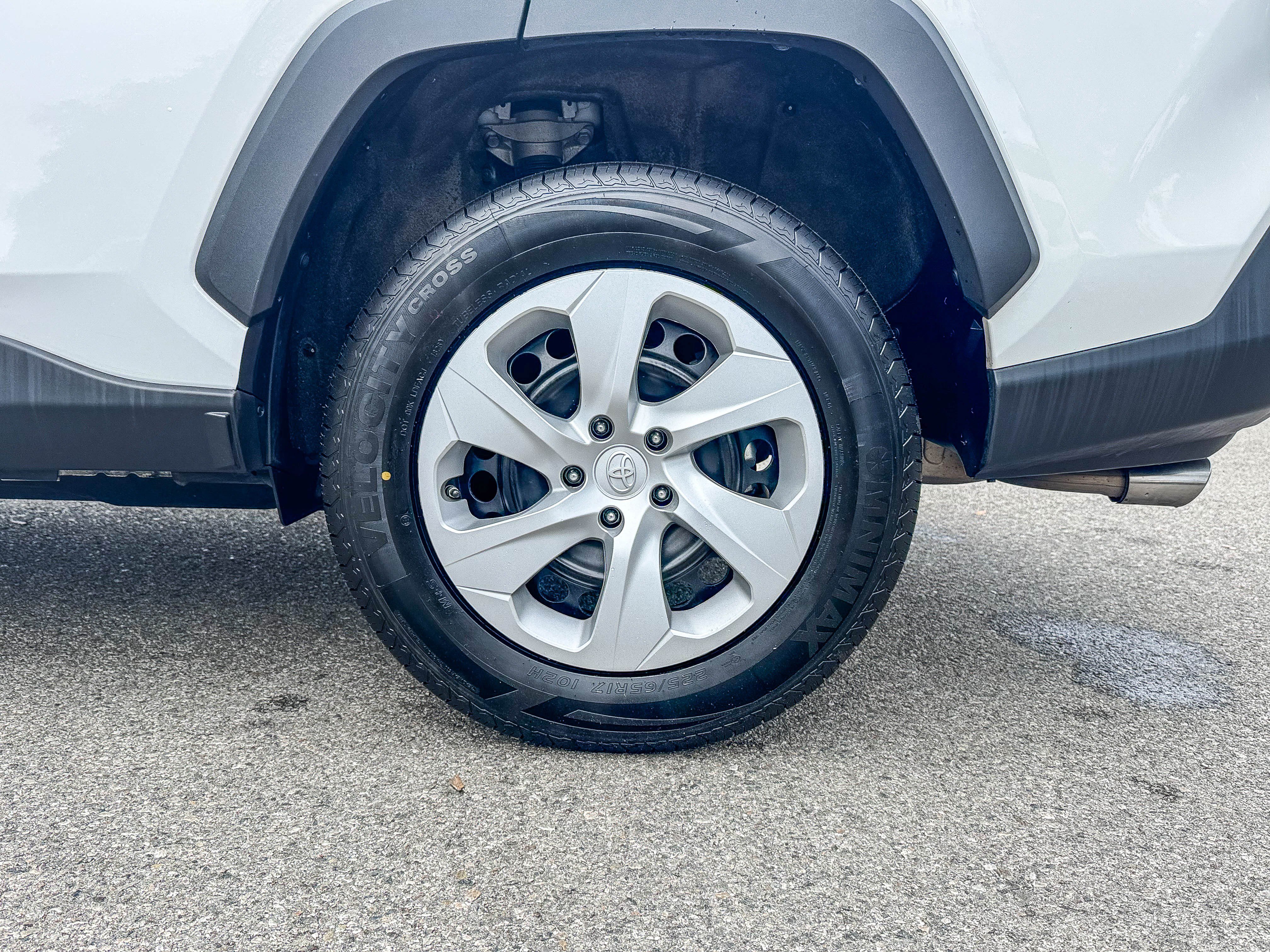 Used 2025 Toyota RAV4 LE AWD/4WD image 10
