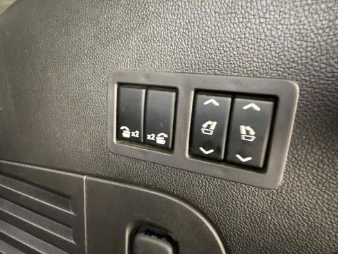 Used 2016 GMC Yukon SLT w/ HD Trailering Package image 21