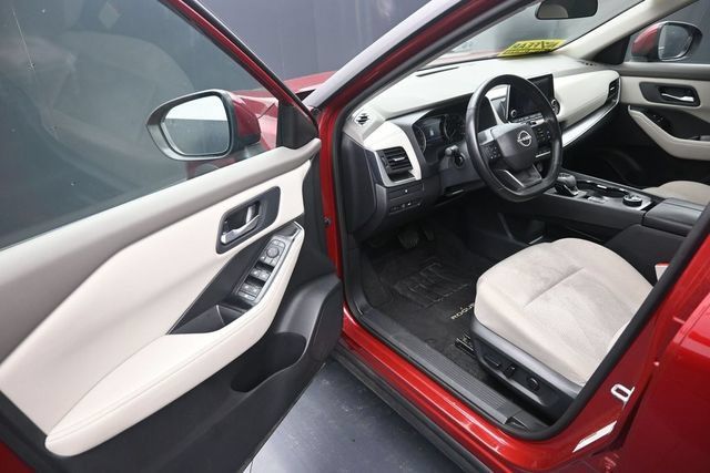 Used 2025 Nissan Rogue SV AWD/4WD image 11