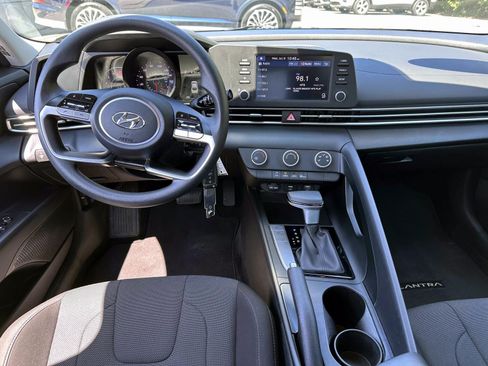 Used 2023 Hyundai Elantra SE FWD image 14