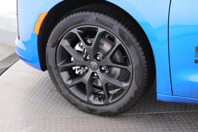 New 2027 Chrysler Pacifica Select FWD image 13