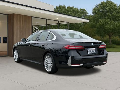 Used 2025 BMW 530i xDrive image 10