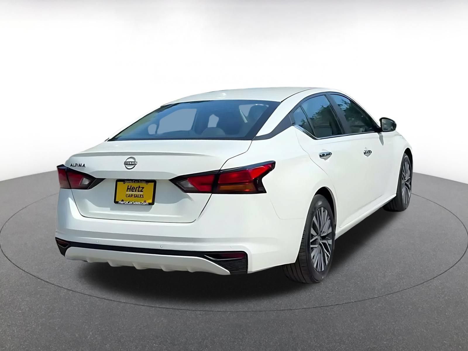 Used 2025 Nissan Altima 2.5 SV FWD image 13